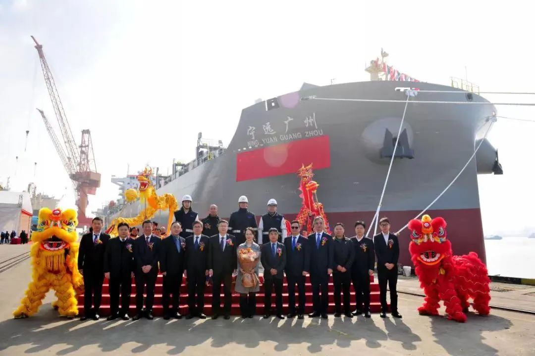 森海整套派员内贸集装箱——“宁远广州”轮，正式命名交付！
